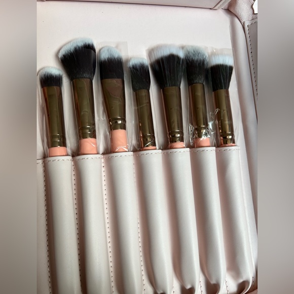 NIB BRAND NEW Luxie 30 Piece Rose Gold Brush Set - Picture 6 of 10